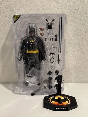 Figura Hot Toys Batman 1989 escala 1/6 DC Comics Michael Keaton MMS692 Sideshow Foto 1 de 4