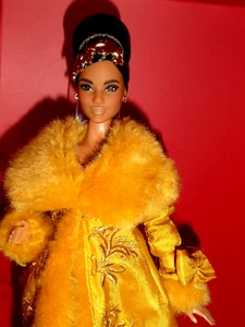 EXQUISITE LIMITED EDITION PRISTINE GUO PEI BARBIE DESIGNER YELLOW GOWN SHIPPER - Picture 1 of 11