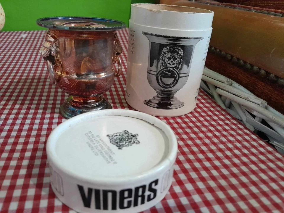 Viners of Sheffield ANFORa VASO HENKEL VASO piccolo in metallo argentato Vintage - Immagine 1 di 4