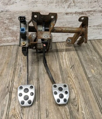 Conjunto de pedal de freno y embrague Subaru Impreza WRX STI 2004-2007 Foto 1 de 4