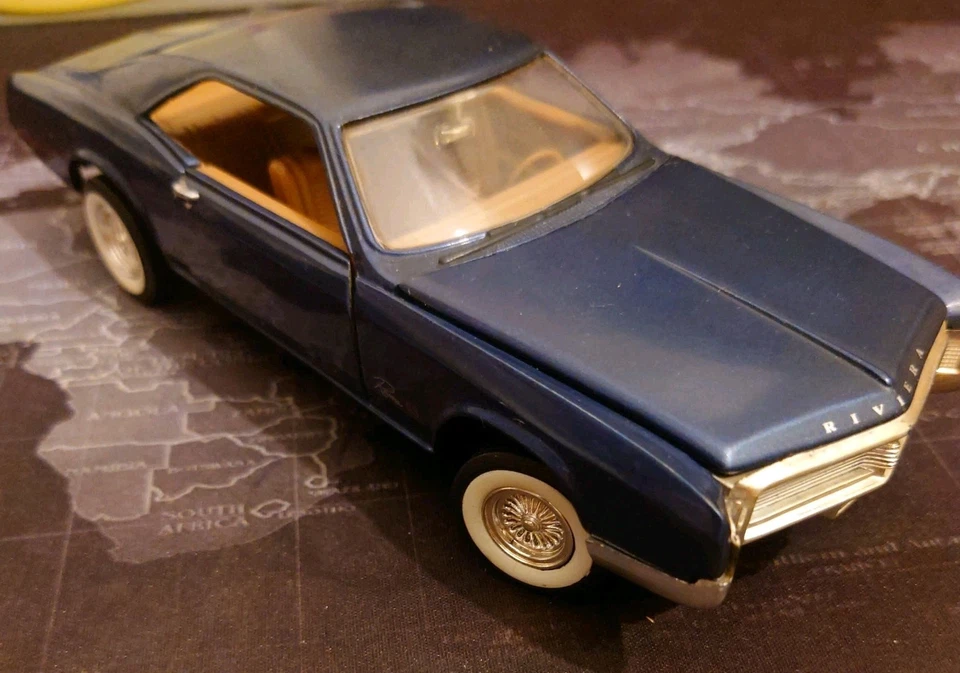 Modelo Buick Riviera 1966 escala 1:24 de Anson Collectors Foto 1 de 4