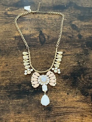 Collar Floral Tono Dorado New York & Company Elegante Genuino Coleccionable Foto 1 de 4