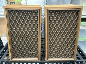 Realistic NOVA 6 Speakers 2-Way Stereo Pair 4019A Walnut Cabinets 817390 - Picture 1 of 7
