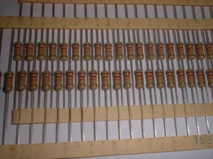 25x 12 kOhm / 0,5 Watt Carbon Film Resistor Ø3x9mm - Picture 1 of 2
