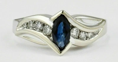 Anillo de compromiso para mujer de zafiro simulado de corte marquesa de 2 quilates enchapado en oro blanco de 14 quilates Foto 1 de 4