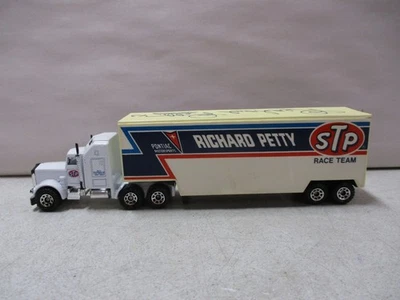 Matchbox Super Star Transporters Richard Petty STP autografiado Foto 1 de 4
