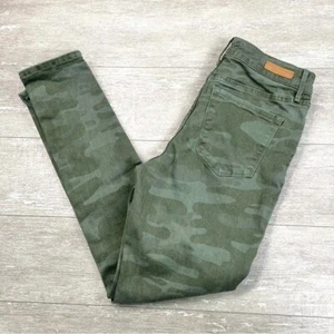 Social Standard by Sanctuary Green Camouflage High Rise Skinny Jeans Gr. 4/27 - Bild 1 von 12