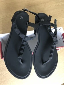 NEW IN BOX LADIES SIZE 5 BLACK SANDALS - Picture 1 of 7