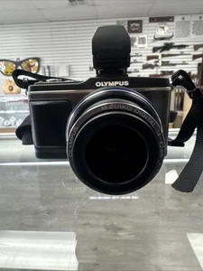 Olympus E-P2 Digitalkamera schwarz mit Akku und Objektiv - Bild 1 von 9