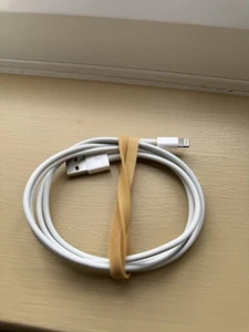 Genuine Official Apple USB to Lightning Charging Cable White - Picture 1 of 1