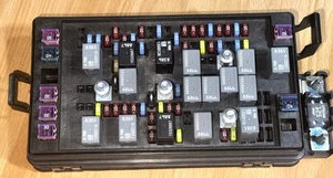 OEM GM 2009-2012 Fuse Block, part number # 20885193 Colorado & Canyon - Picture 1 of 3