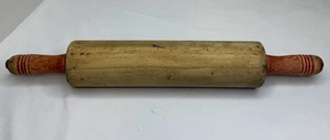 Rodillo de madera vintage con asas acanaladas rojas granja cocina primitiva - Imagen 1 de 3