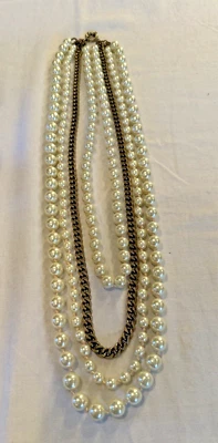 Collar de cadena de eslabones de latón grueso J Crew masivo - 3 hebras de perlas y 1 Foto 1 de 4