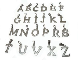 1pz ciondolo lettera alfabeto in acciaio inox colore argento scuro 20mm x1,8mm - Foto 1 di 24