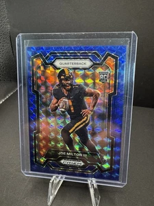 Selecciones del draft de Panini Prizm 2024 - Joe Milton III #157 Blue Finite Prizm/89 (RC) - Imagen 1 de 3