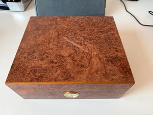 Humidor Zigarrenkiste aus Edelholz mit Hygrometer+Befeuchter, sehr guter Zustand - Bild 1 von 4