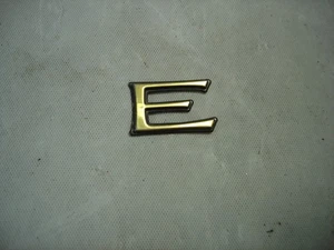 1998-2002 CADILLAC ELDORADO GOLD LOWER DOOR TRIM MOLDING SCRIPT LETTER "E" - Picture 1 of 3
