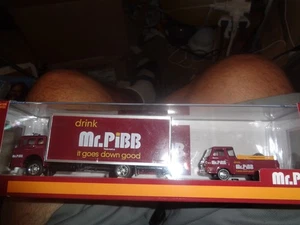 M2 Auto-Haulers Mr. Pibb 1966 Ford C-950 Truck e 1964 Ford Econoline Truck e4a - Foto 1 di 1