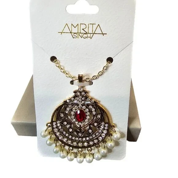 Colar pingente feminino Amrita Singh folheado a ouro resina vermelha pérola falsa novo com etiquetas - Imagem 1 de 3