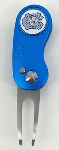 GOLF SWITCHBLADE North Carolina Tar Heels HERRAMIENTA DE REPARACIÓN DIVOT + Ballmark Azul UNC - Imagen 1 de 2
