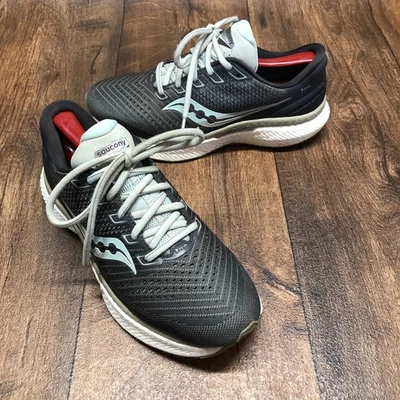 Zapatillas deportivas Saucony para mujer talla 8,5 anchas Triumph 18 carbón Foto 1 de 4