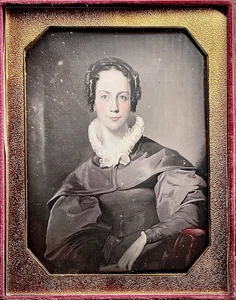 1/2 PLATE DAGUERREOTYPE - STUNNING WOMAN IN PAINTING BY PLUMBE? IN A FULL CASE - Picture 1 of 5