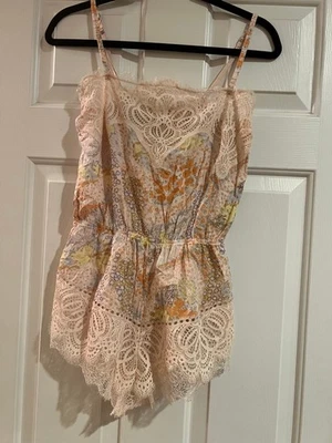 Victoria’s Secret Lace Trim Floral Romper - Size Small. - Изображение 1 из 4