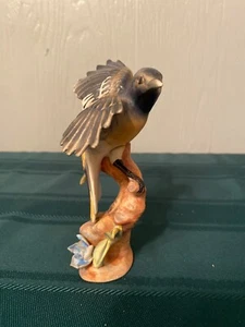 Vintage NAPCO Porcelain  ORIOLE Bird Figurine 6" Tall  B4036 - Picture 1 of 7