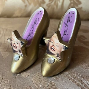 Zapato Dorado Marilyn Monroe Sal y Pimienta Coleccionable Raro Encontrar De Colección 2000 - Imagen 1 de 10