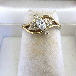 Anillo de compromiso vintage de oro amarillo de 14K con 9 diamantes (2,6 gramos, talla 3,25) - Imagen 1 de 12