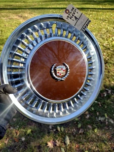 RARE 1970's Cadillac Fleetwood Deville DARK BROWN Wheel Cover Hubcap  *LIKE NEW* - Picture 1 of 7