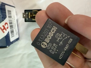 Bosch Relais 2 Stück 033221 30amp - Bild 1 von 5