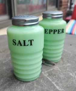 JADEITE GREEN 1950's STYLE GLASS SALT AND PEPPER SHAKERS RETRO JARS - Picture 1 of 10
