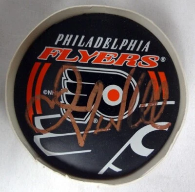 NHL Liga Nacional de Hockey Philadelphia Flyers 34 John Vanbiesbrouck Disco Firmado Foto 1 de 4