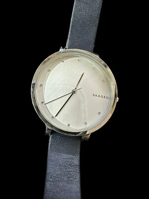 Reloj pulsera de cuarzo Skagen SKW2581 para mujer de cuero negro analógico esfera plateada Foto 1 de 4