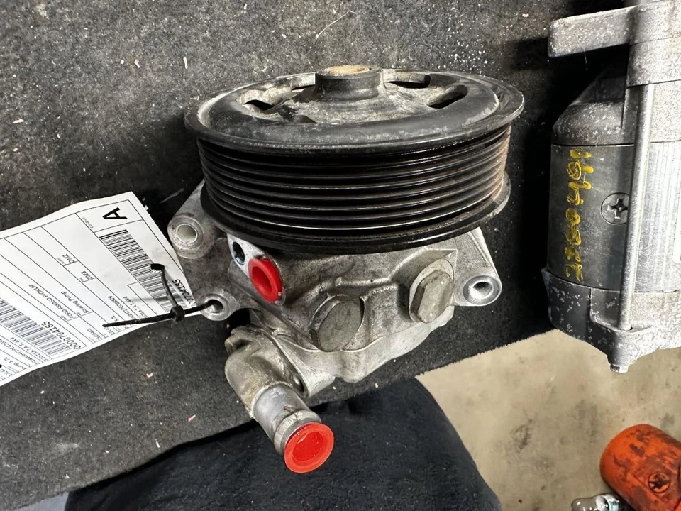 Bomba de dirección asistida para camioneta Ford F250SD 20-24 2035357 Foto 1 de 4