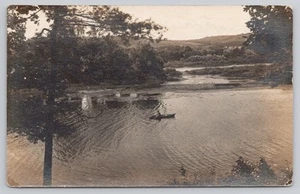 Johnson City (auch bekannt als Lestershire) NY 1914 RPPC Ruderboot, Broome County - Bild 1 von 3