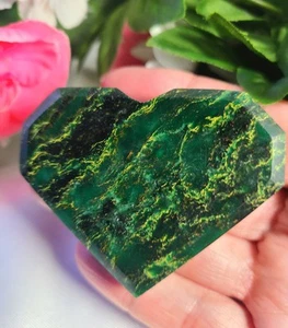 2,5 Zoll 83 g grüner Smaragd Herz Palme Stein Kristallschnitzerei - Bild 1 von 14