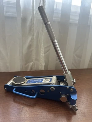 Blue Point Mini Aluminio Racing Jack, Azul, Réplica a escala funcionando Foto 1 de 4