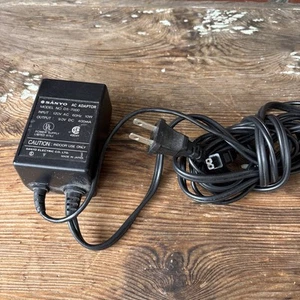 Original Sanyo D5-700 Netzteil Ausgang 9V Netzteil getestet funktioniert - Bild 1 von 3