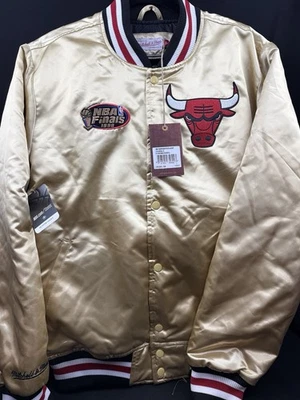 Chaqueta Mitchell & Ness Chicago Bulls 1998 Finales Campeones Jordan Satinado Dorado NBA L Foto 1 de 4