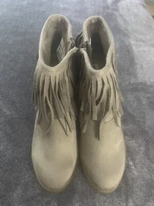 Stivaletti donna nuovi non classificati frange borchie scamosciate nudi taglia 7,5 - Foto 1 di 12