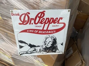 Ande Rooney porcellana smaltata Dr Pepper leon King Of Beverages country store deco - Foto 1 di 2