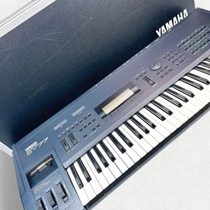 Yamaha SY77 Digital Synthesizer Keyboard 61-Keys Black Sound With Hard Case - Picture 1 of 12