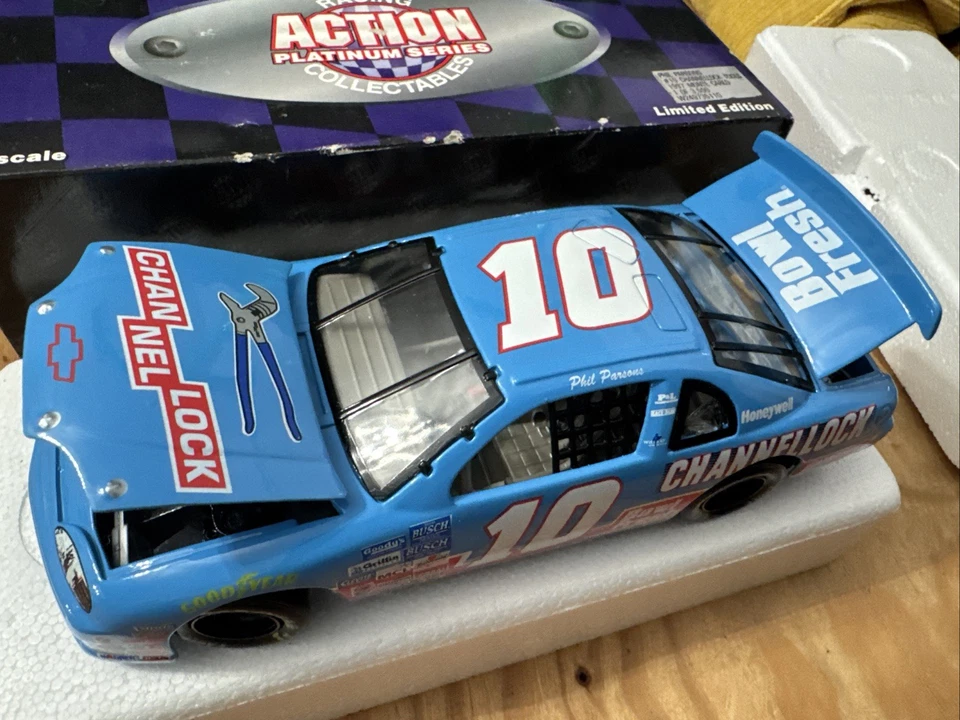 NASCAR 1/24 1997 CHANNELLOCK MONTE CARLO #10 Phil Parsons Diecast 1/3500 Action - Image 1 of 4
