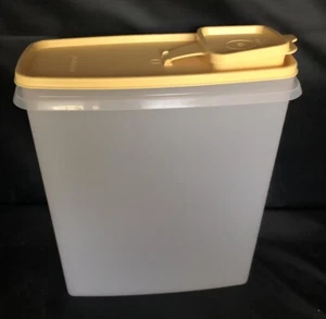 Tupperware #1588 Cereal Keeper 20 Cup Storage Container Sheer Base w/ Gold Lid - Picture 1 of 5