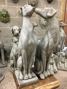 (NUEVO) Galgos Whippet Dogs adornos de piedra, estatua de jardín escultura perro guardián - Imagen 1 de 15