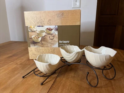 Juego de platos para servir Pier 1 Shell con soporte Foto 1 de 4