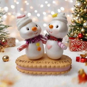 Hallmark Keepsake Ornament 2018 Sweet And Sassy Sisters Navidad muñecos de nieve galleta - Imagen 1 de 10
