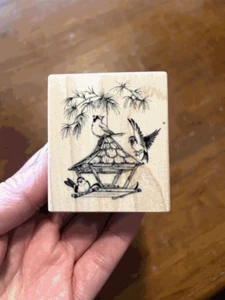 Rubber Stamp PSX F-594 BIRDS ON BIRDFEEDER BIRD FEEDER Cardinal Pine Tree - Picture 1 of 2